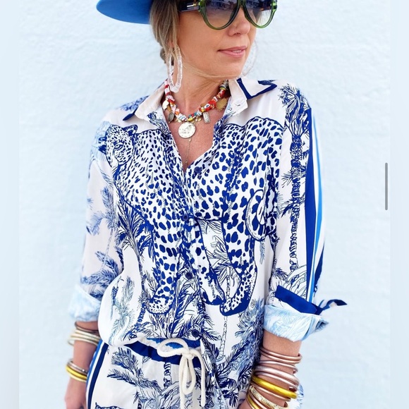 ONE BLUE SET LEFT! Animal Print Shirt and Pants Italian Set - Picture 3 of 11